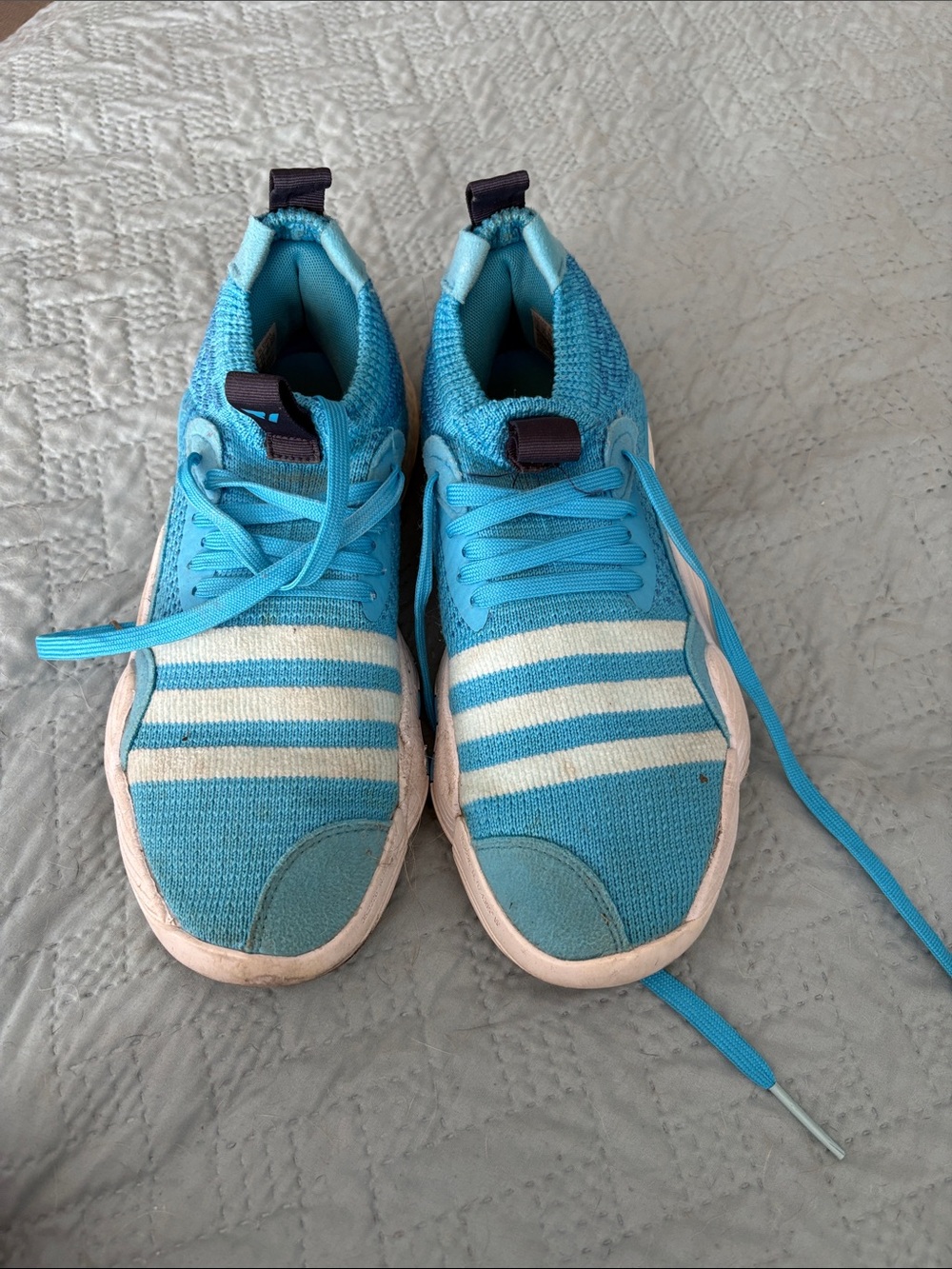 Trey Yonug - Mens Blue Striped Athletic Sneakers - Lightweight Comfort